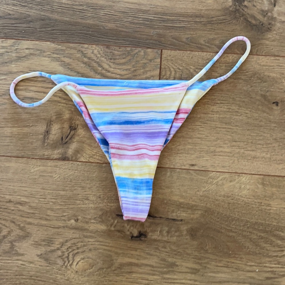 Indah Bikini lightly worn size medium. So cute on!